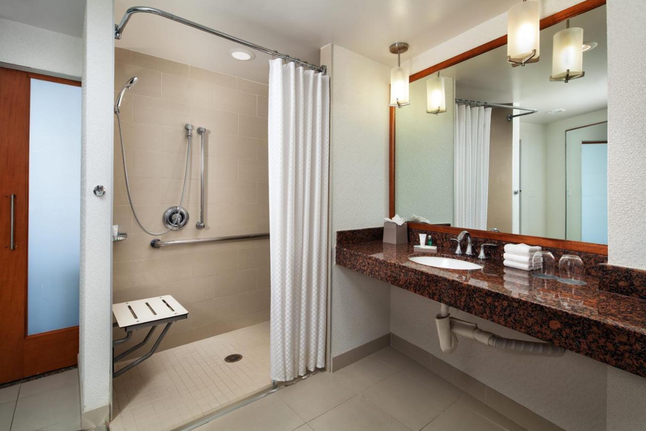 Accessible aux personnes à mobilité réduite - Douche à l'italienne, chambre d'amis accessible, 1 lit queen-size (accessible aux personnes à mobilité réduite et malentendantes avec douche de transfert)